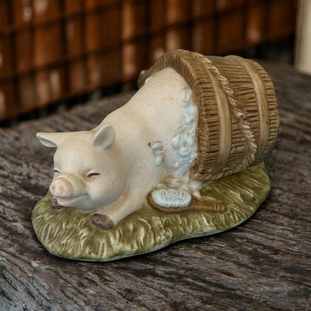 Vintage 1987 Enesco Pig In A Barrel Ceramic Figurine Size L 4" x W 2" x H 2"